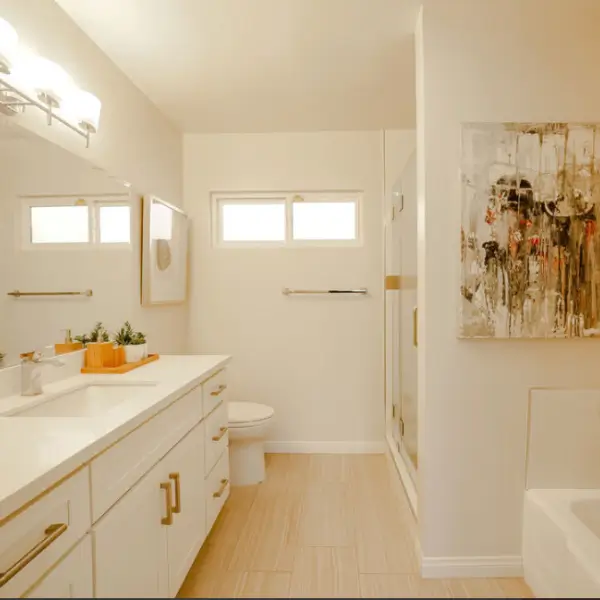 A bright, spotless bathroom with clean tiles, mirror, and fixtures after professional move-in and move-out cleaning in San Diego.